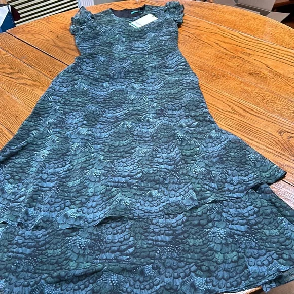 Scotch and Soda Midi Flounce Dress, green feathers print. Size 34 (US 4). Scotch and Soda Midi Flounce Dress, green feathers print. Size 34 (US 4).